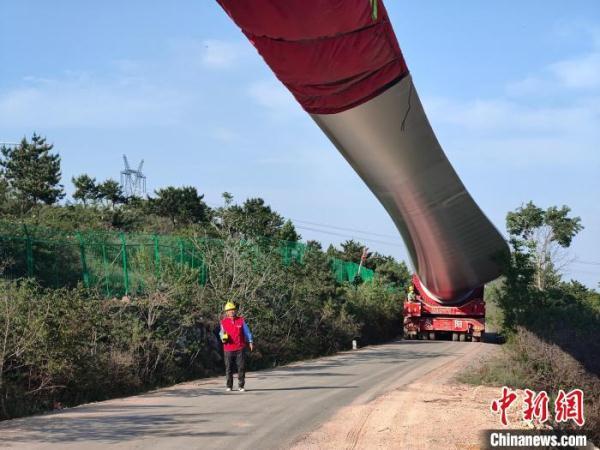 中國大山里的電力“鏢師”